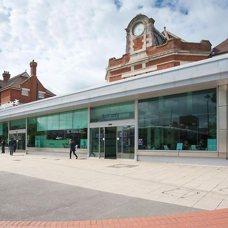 Basingstoke Apartments - Westlands House, City Centre, Home-From-Home Екстериор снимка