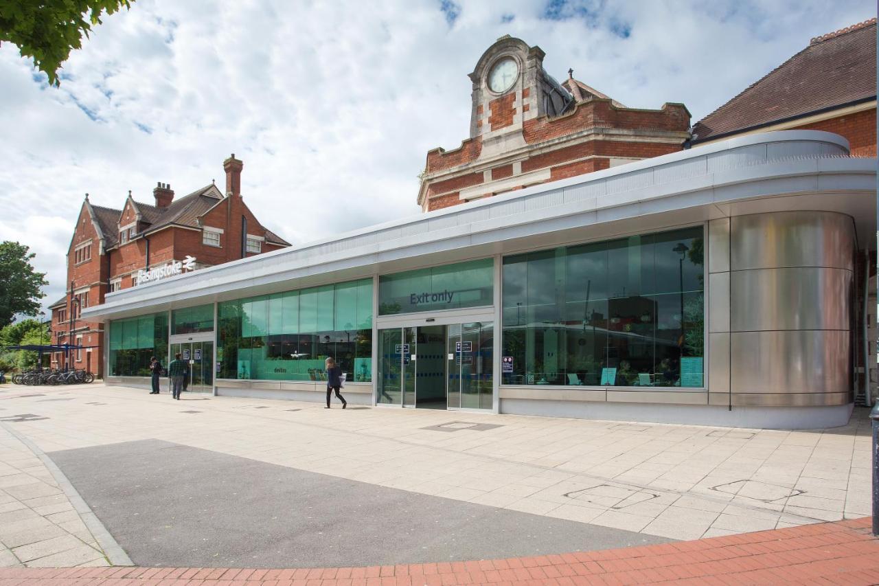 Basingstoke Apartments - Westlands House, City Centre, Home-From-Home Екстериор снимка