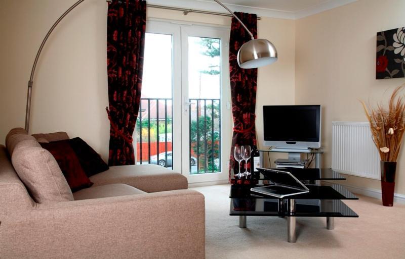 Basingstoke Apartments - Westlands House, City Centre, Home-From-Home Екстериор снимка