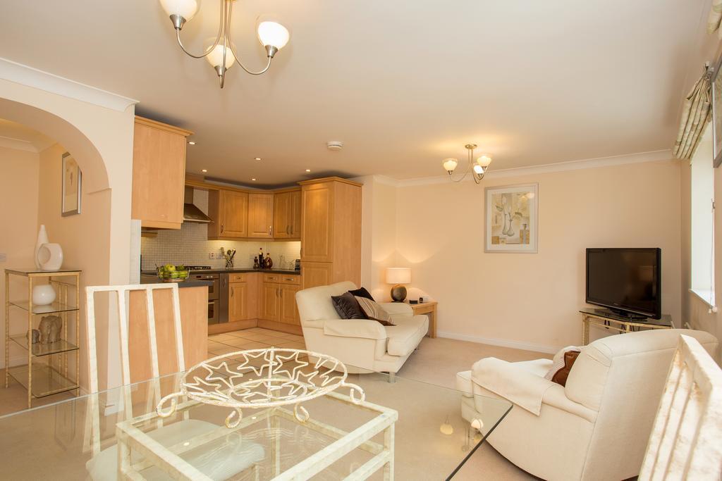 Basingstoke Apartments - Westlands House, City Centre, Home-From-Home Екстериор снимка