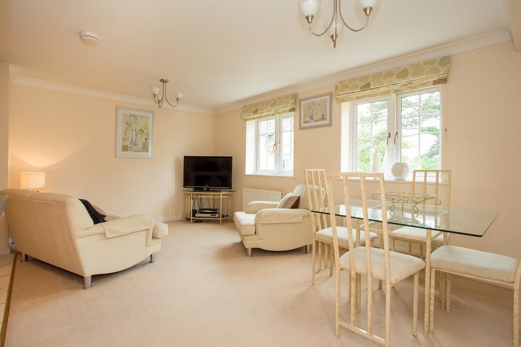 Basingstoke Apartments - Westlands House, City Centre, Home-From-Home Екстериор снимка