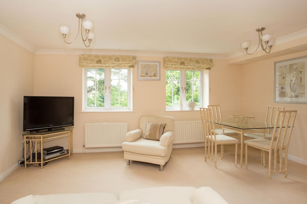 Basingstoke Apartments - Westlands House, City Centre, Home-From-Home Екстериор снимка
