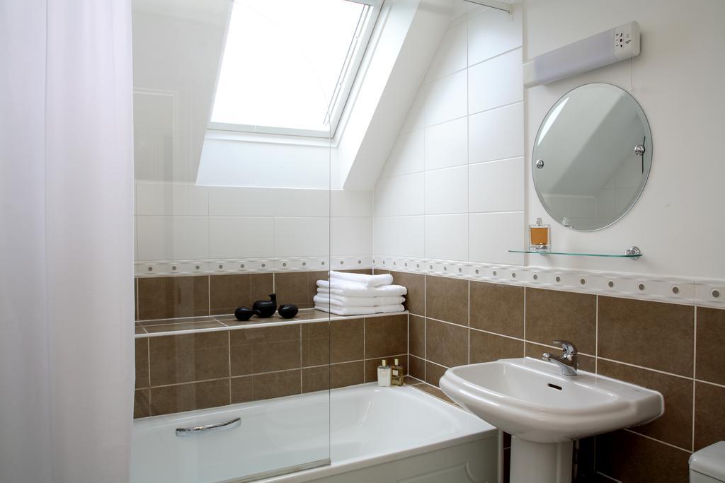 Basingstoke Apartments - Westlands House, City Centre, Home-From-Home Екстериор снимка